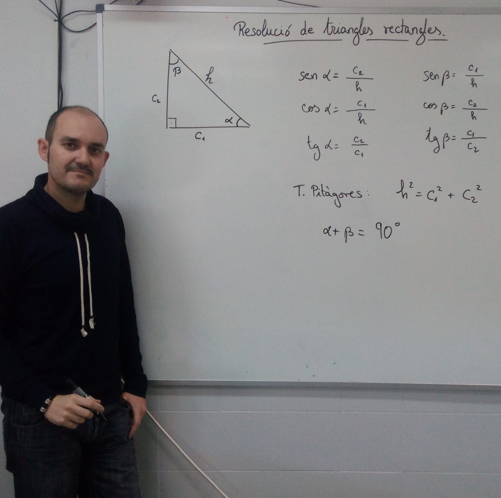 El profesor y matemático José Antonio Martínez, en una de sus clases